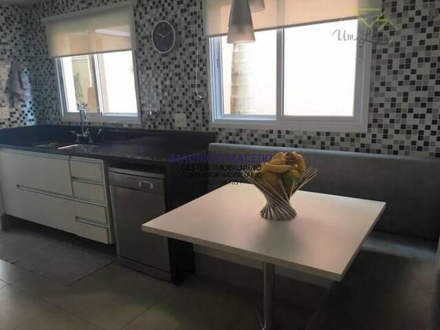 Casa para Venda em Santana de Parnaíba - 3