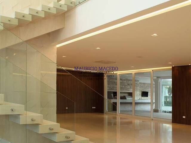 #675 - Casa para Venda em Barueri - SP