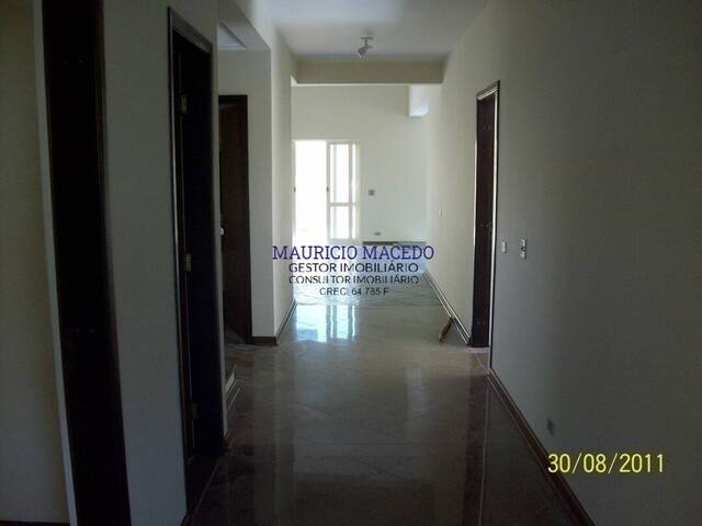 Casa para Venda em Santana de Parnaíba - 4