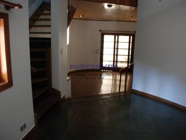 #1351 - Casa para Locação em Santana de Parnaíba - SP