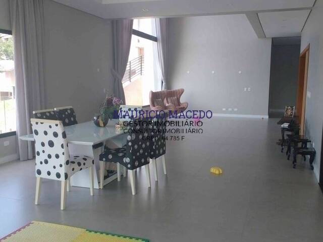 Casa para Venda em Santana de Parnaíba - 3