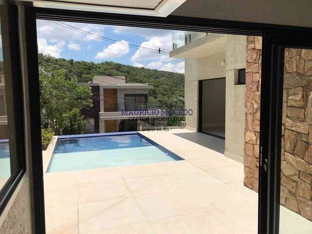 #1399 - Casa para Venda em Santana de Parnaíba - SP