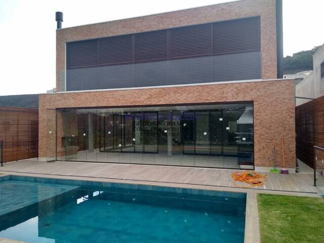 #1544 - Casa para Venda em Santana de Parnaíba - SP