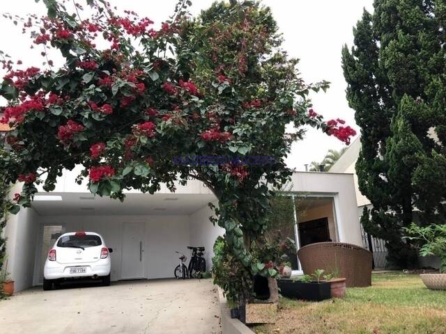 #1557 - Casa para Venda em Santana de Parnaíba - SP