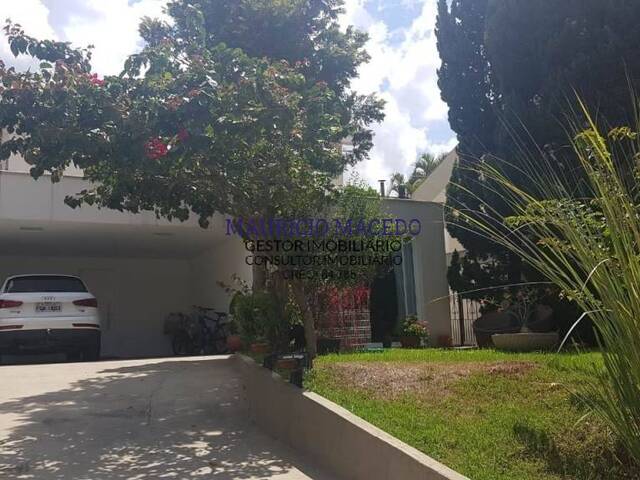 #1557 - Casa para Venda em Santana de Parnaíba - SP