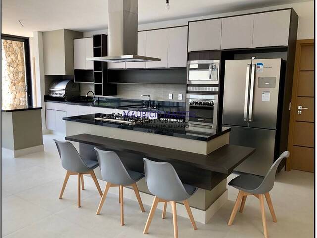 #1712 - Casa para Venda em Santana de Parnaíba - SP