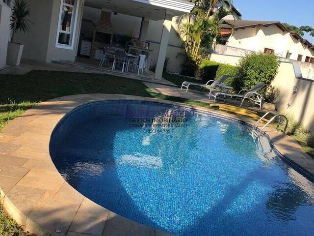 #1724 - Casa para Venda em Santana de Parnaíba - SP