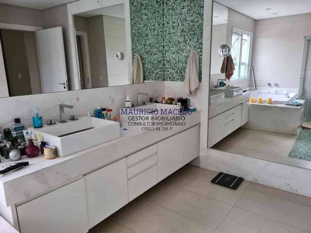 #1825 - Casa para Venda em Santana de Parnaíba - SP