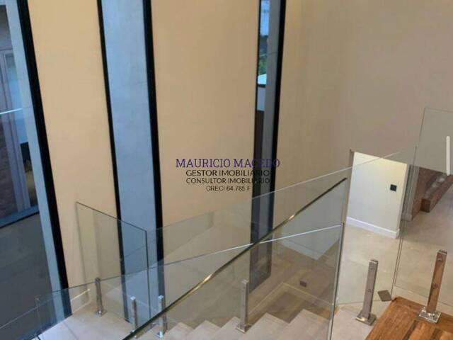 #1835 - Casa para Venda em Santana de Parnaíba - SP