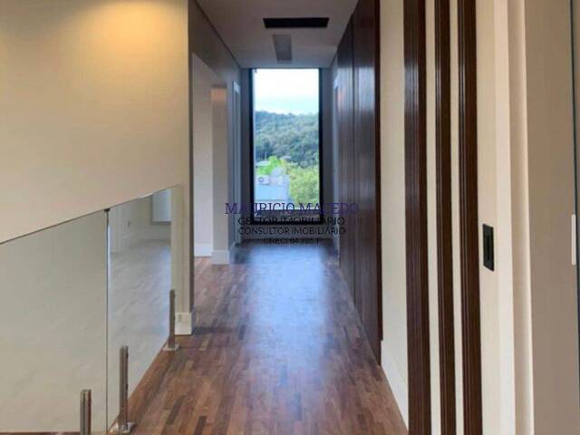 #1835 - Casa para Venda em Santana de Parnaíba - SP