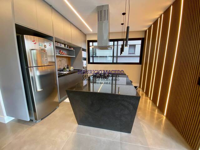 #1867 - Casa para Venda em Santana de Parnaíba - SP