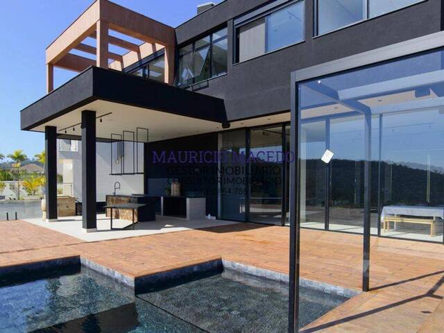 #1893 - Casa para Venda em Santana de Parnaíba - SP