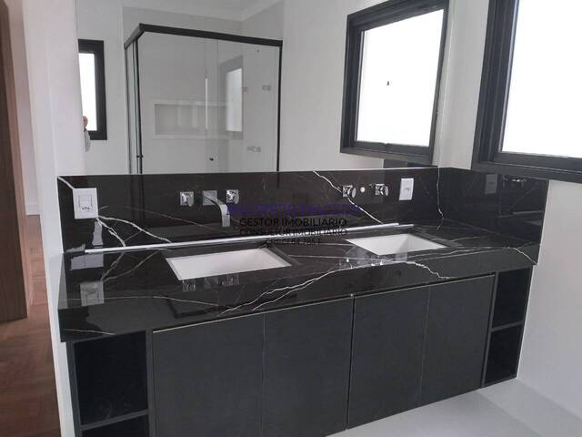 #1942 - Casa para Venda em Santana de Parnaíba - SP