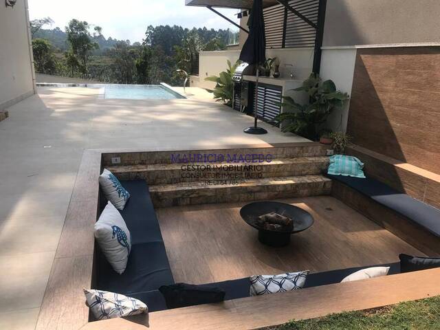 #2048 - Casa para Venda em Santana de Parnaíba - SP