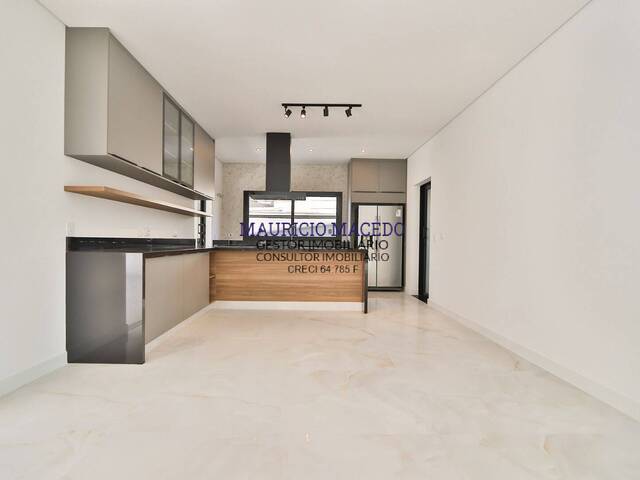 Casa para Venda em Santana de Parnaíba - 5