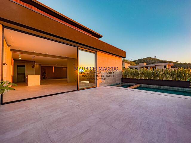 #2063 - Casa para Venda em Santana de Parnaíba - SP