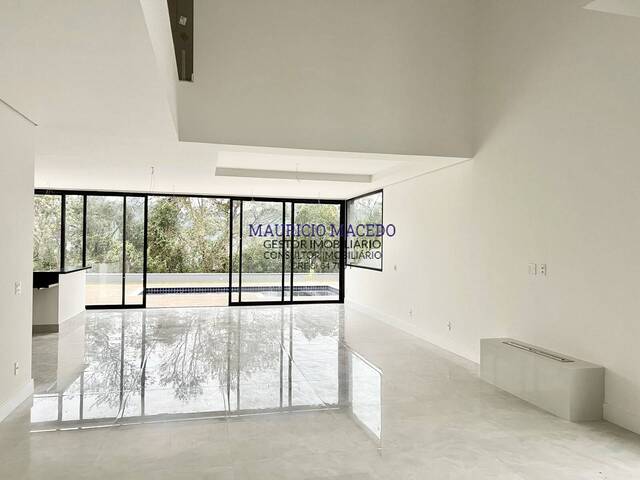Casa para Venda em Santana de Parnaíba - 3