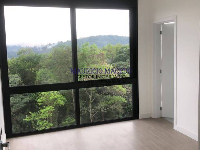 Casa para Venda em Santana de Parnaíba - 3