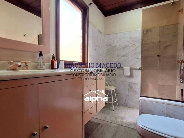 Casa para Venda em Santana de Parnaíba - 4