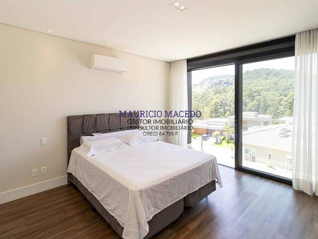 Casa para Venda em Santana de Parnaíba - 5