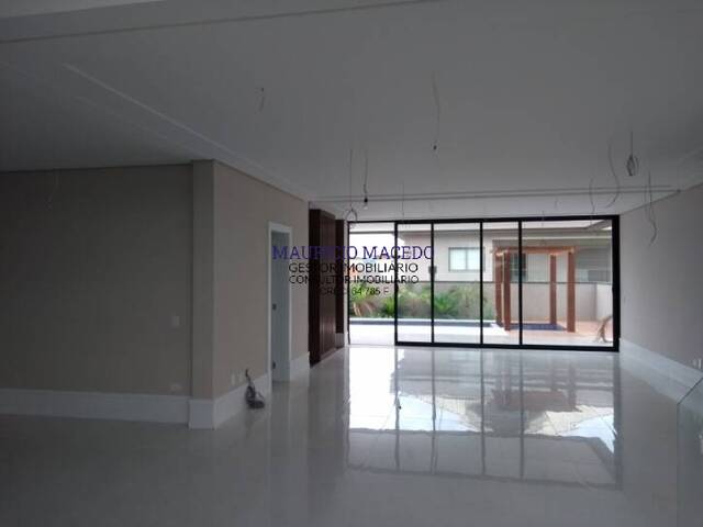 Casa para Venda em Santana de Parnaíba - 3