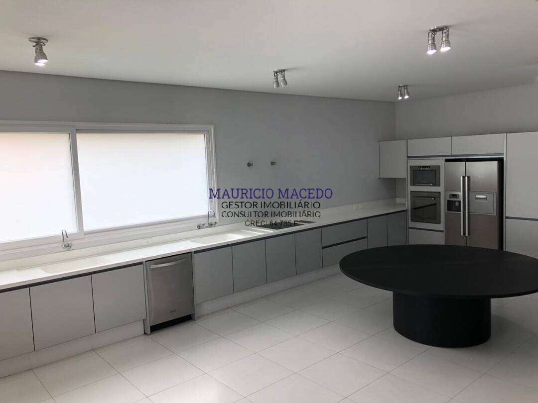 Casa para alugar com 4 quartos, 1605m² - Foto 1