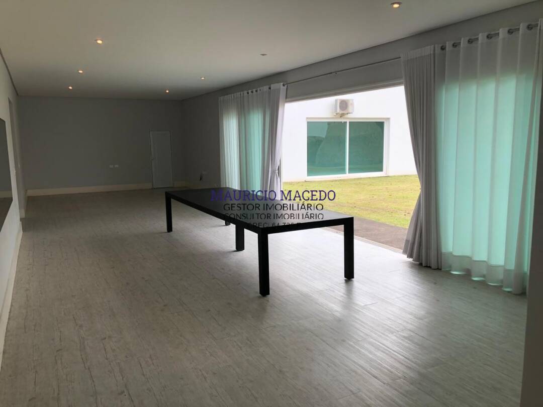 Casa para alugar com 4 quartos, 1605m² - Foto 12