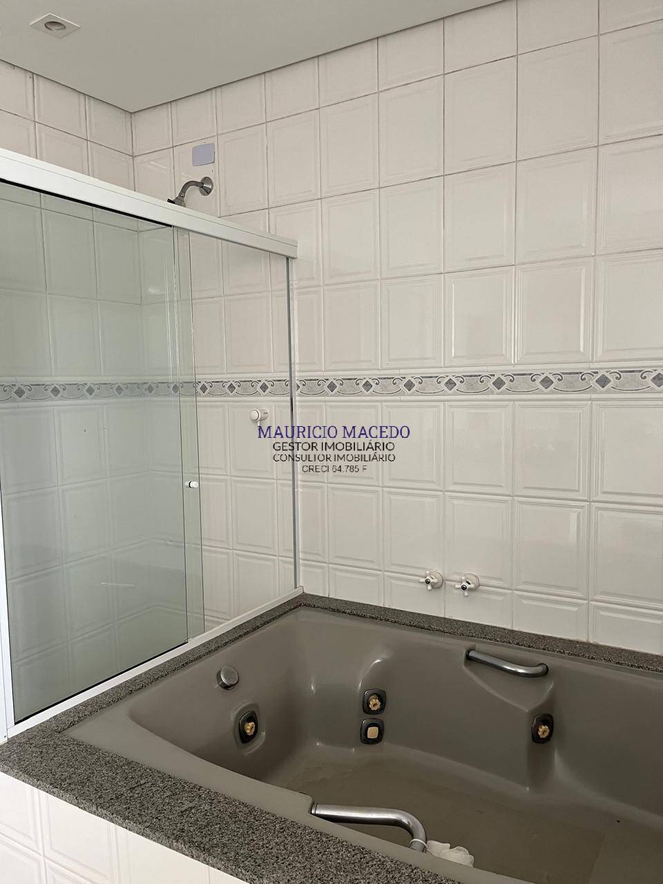 Casa à venda e aluguel com 4 quartos, 570m² - Foto 2