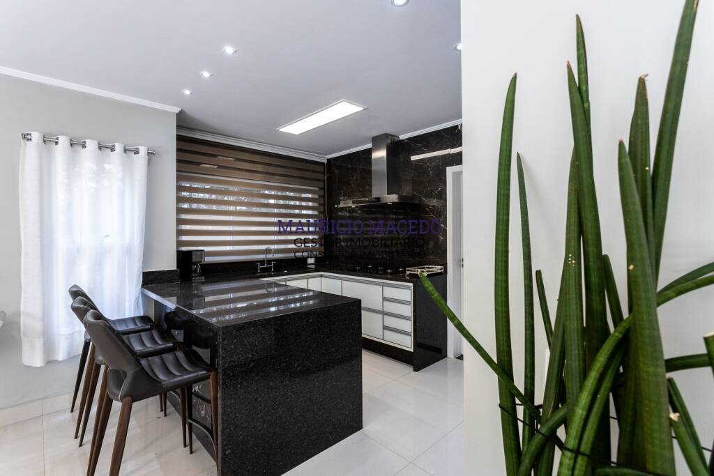 Casa à venda e aluguel com 5 quartos, 340m² - Foto 11