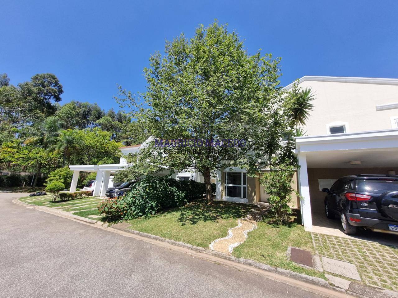 Casa à venda e aluguel com 4 quartos, 300m² - Foto 1