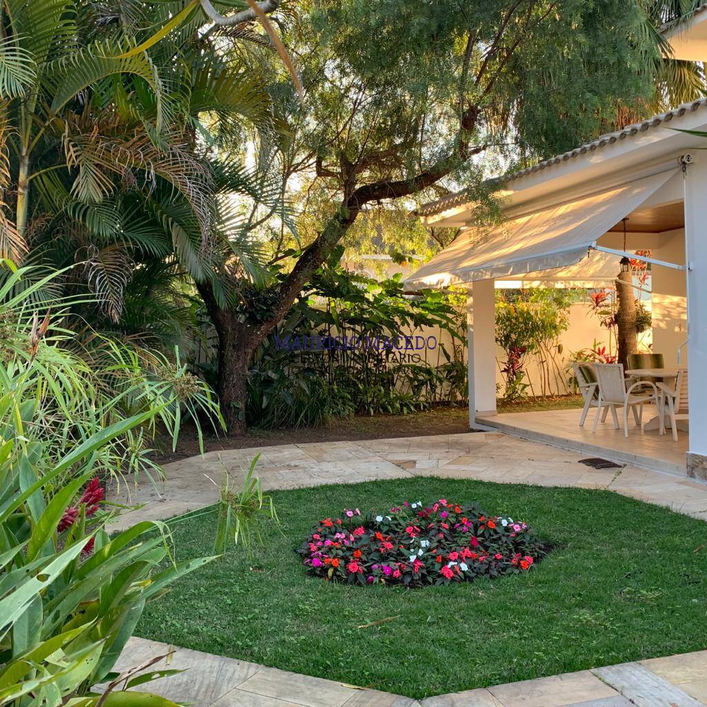 Casa para alugar com 4 quartos, 400m² - Foto 1
