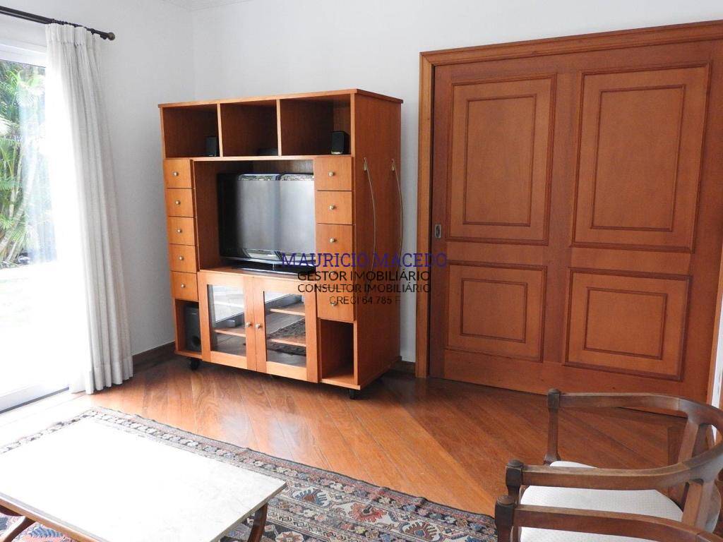 Casa para alugar com 4 quartos, 400m² - Foto 11
