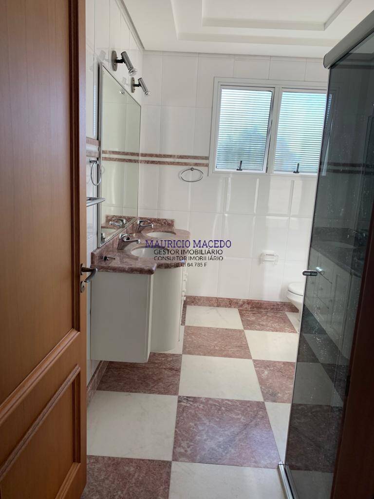 Casa para alugar com 4 quartos, 400m² - Foto 14