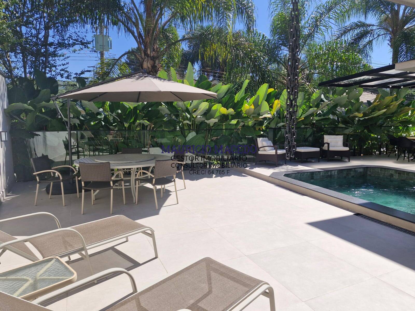 Casa para alugar com 3 quartos, 290m² - Foto 1
