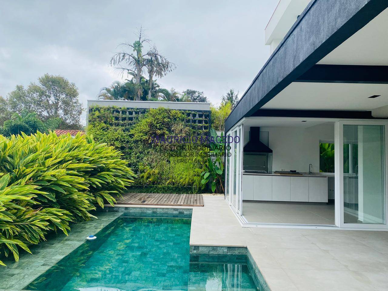 Casa à venda com 4 quartos, 500m² - Foto 1
