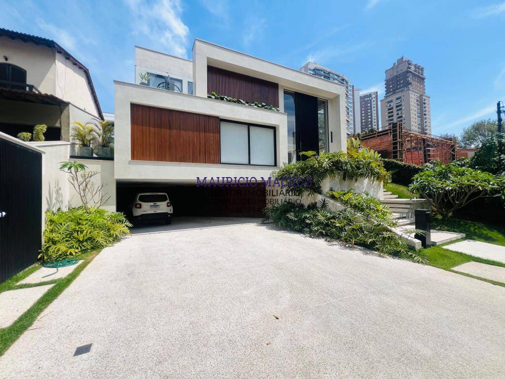 Casa à venda e aluguel com 4 quartos, 750m² - Foto 1