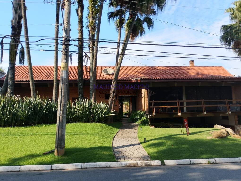 CASA TÉRREA, NA MELHOR ALAMEDA DO RESIDENCIAL EM FRENTE A PRAÇA!